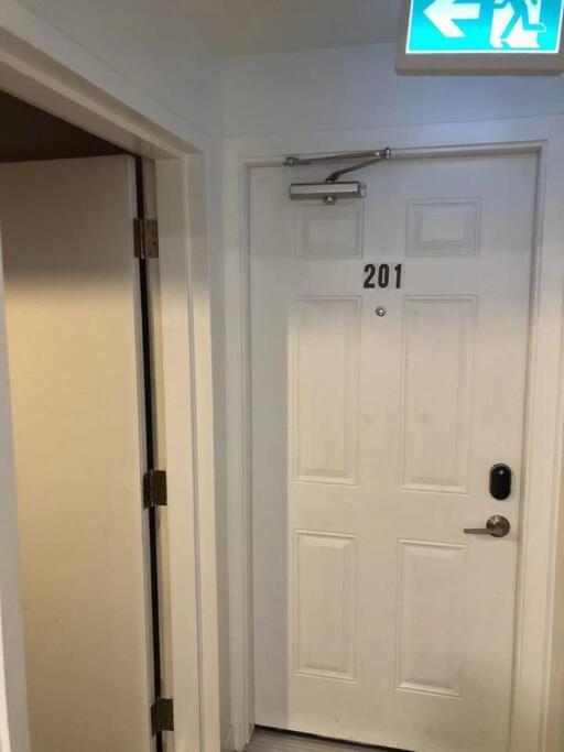 Unit #201 Cozy Mountain View 1Br In Dt Lägenhet Canmore Exteriör bild